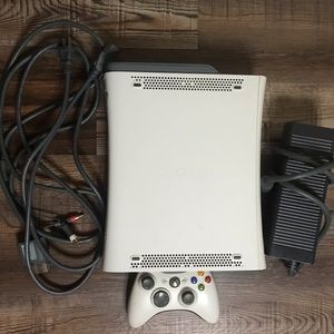 Selling my Microsoft Xbox 360, must be able to pick up